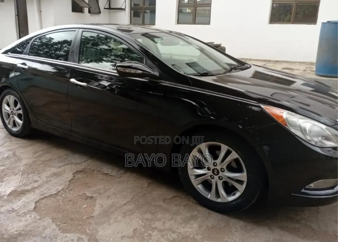 Hyundai Sonata Limited Sedan FWD (2.4L 4cyl 6A) 2011 Black