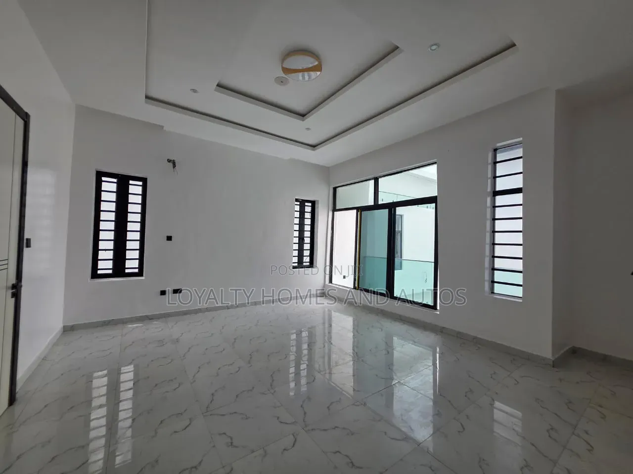 5bdrm House in Chevron for sale
