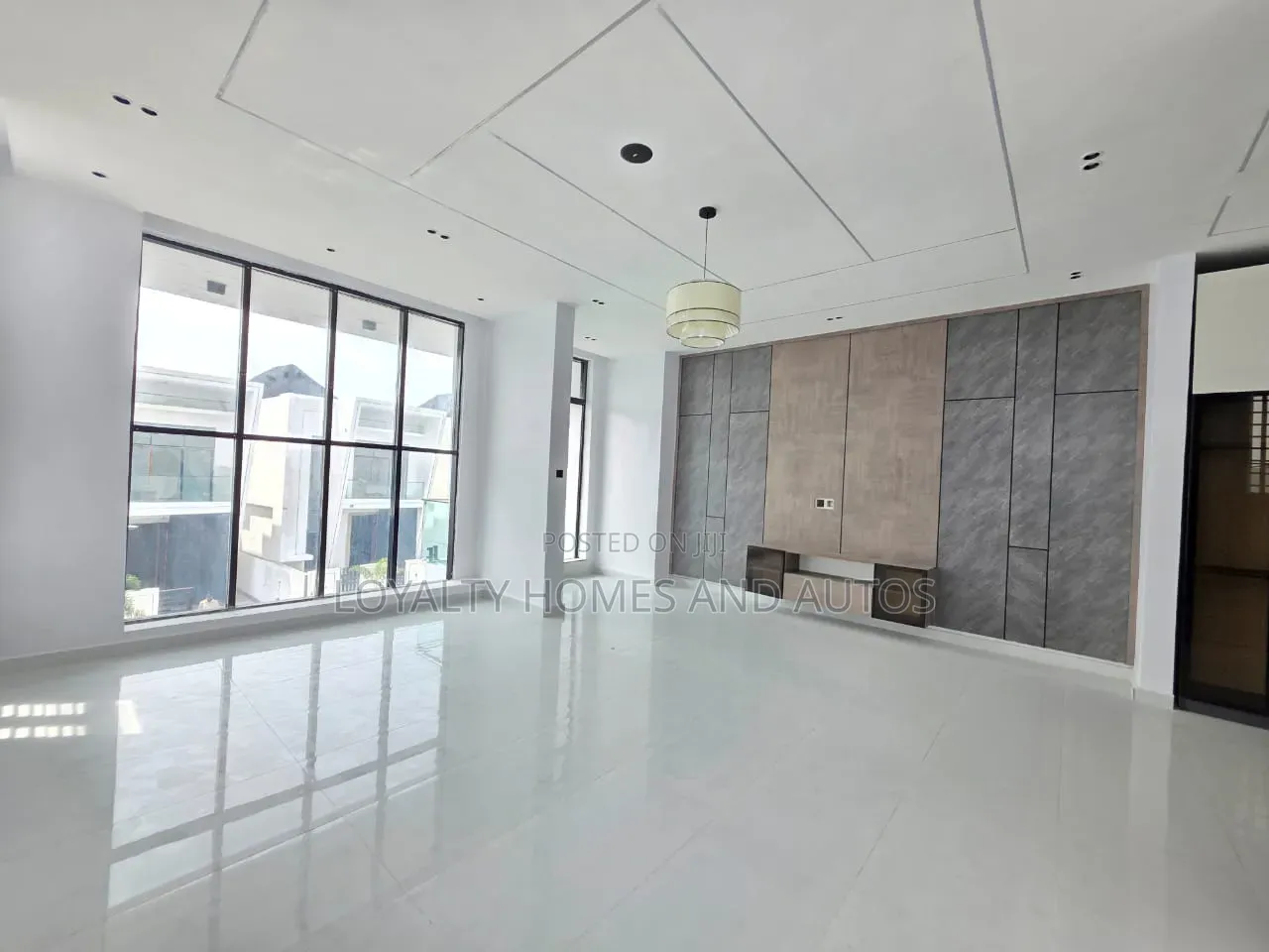 5bdrm House in Chevron for sale