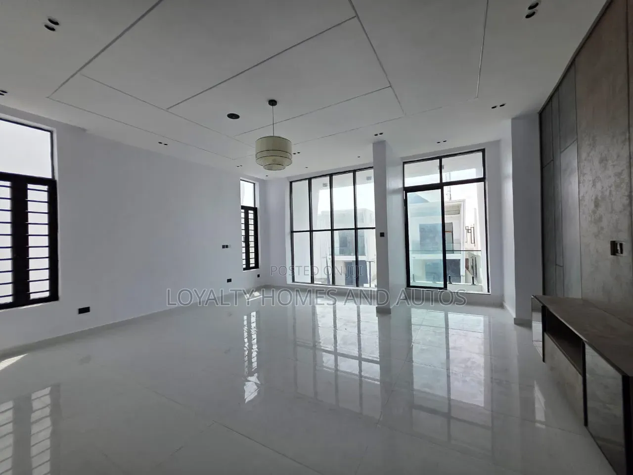5bdrm House in Chevron for sale