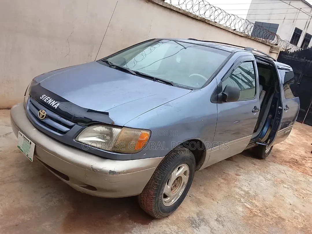 Toyota Sienna CE & 1 hatch 2000