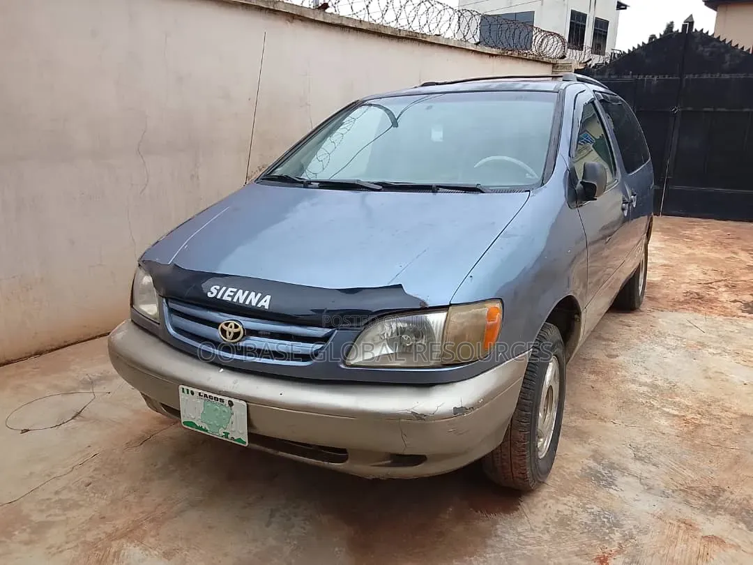 Toyota Sienna CE & 1 hatch 2000