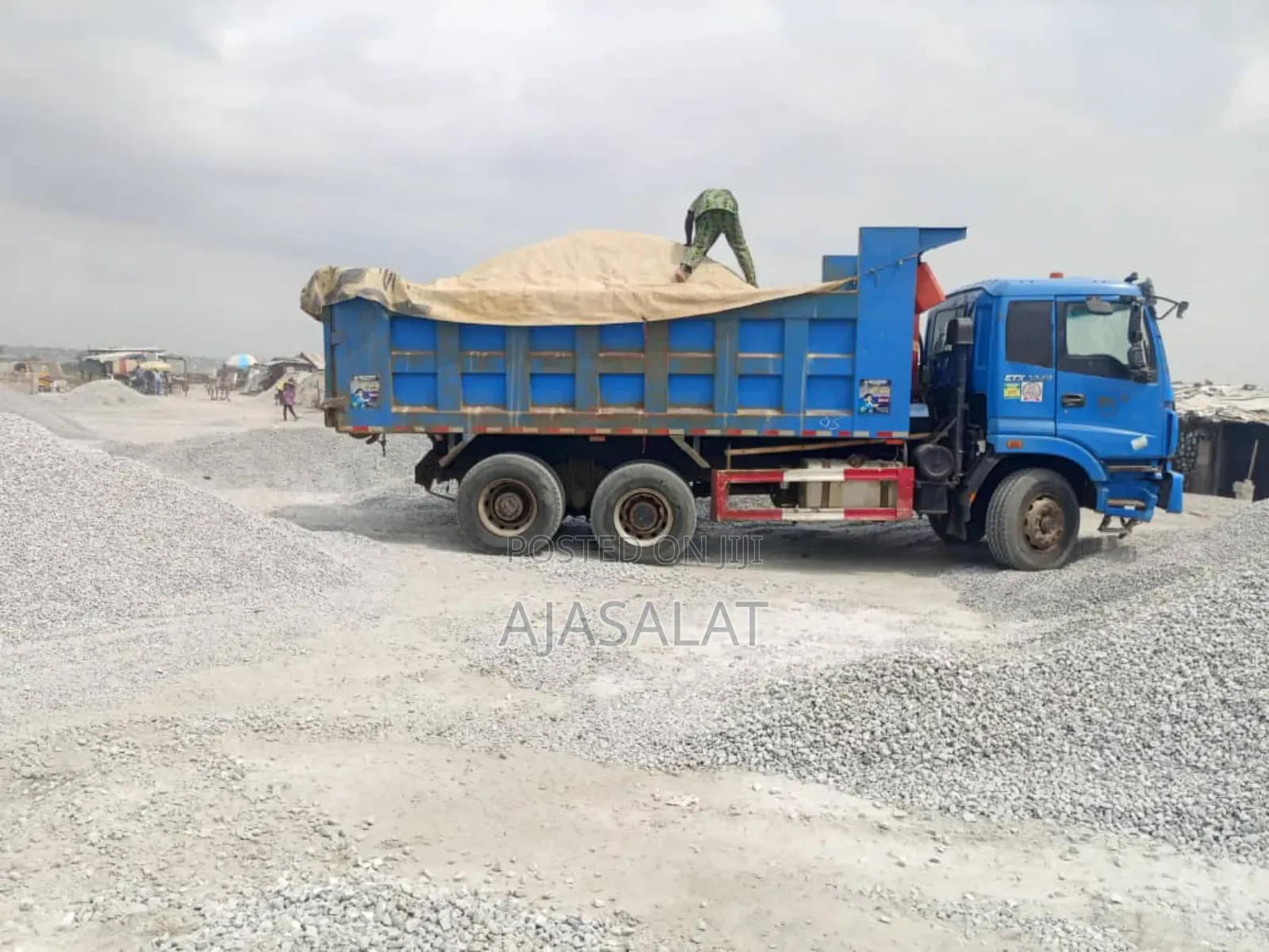 30 Ton of Geante and Sharp Sand