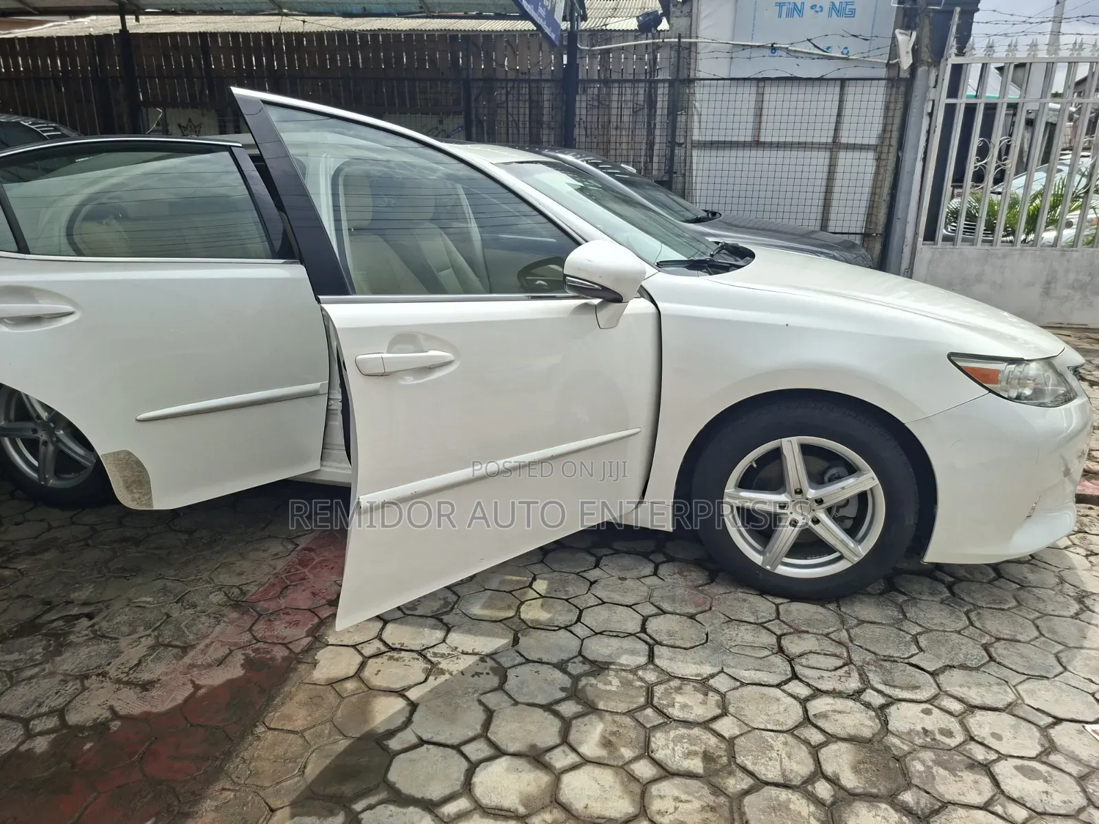 Lexus ES 2014 White