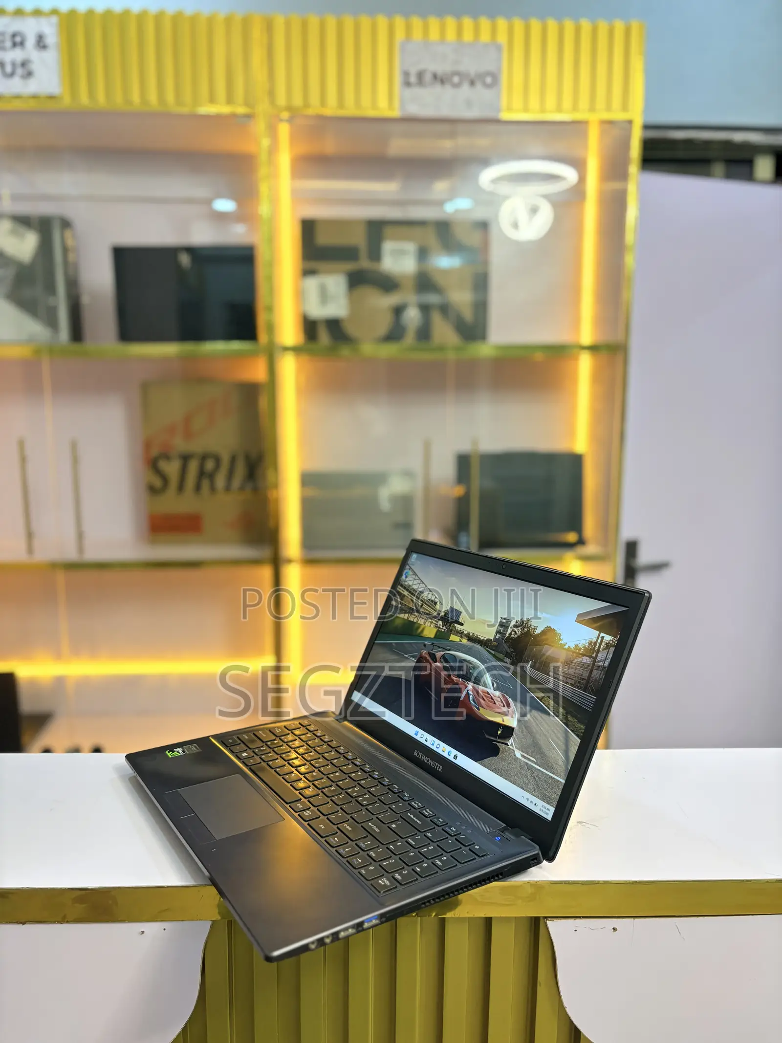 Laptop Gigabyte X5 MD 8GB Intel Core i3 HDD+SSD 1T