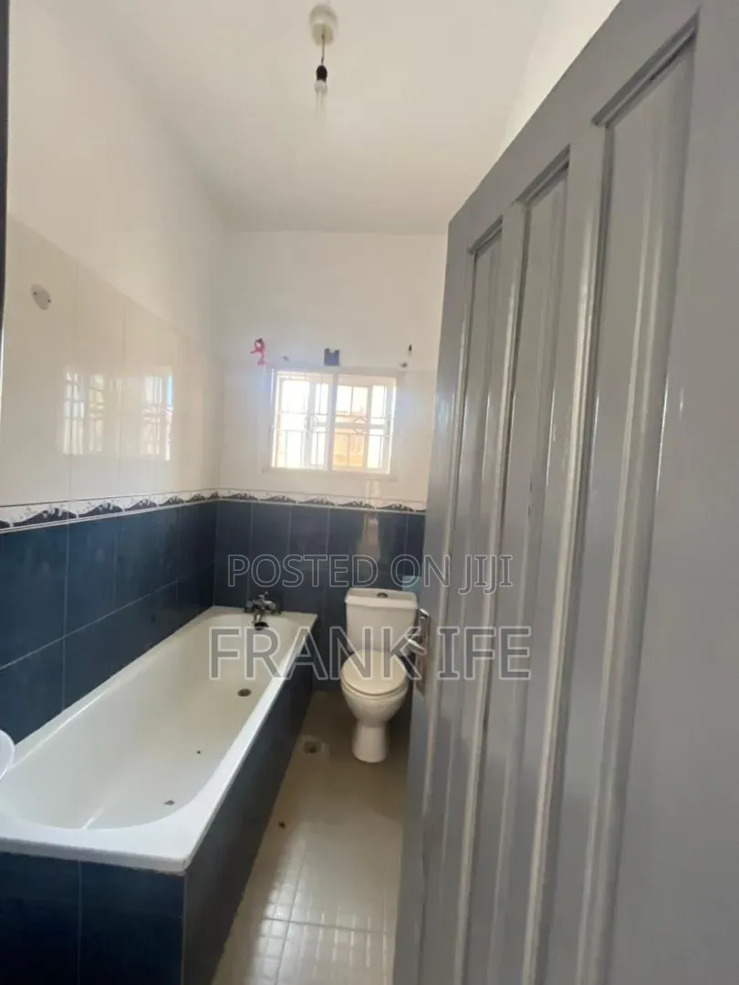 4bdrm Duplex in Thomas, Igbo-efon for sale