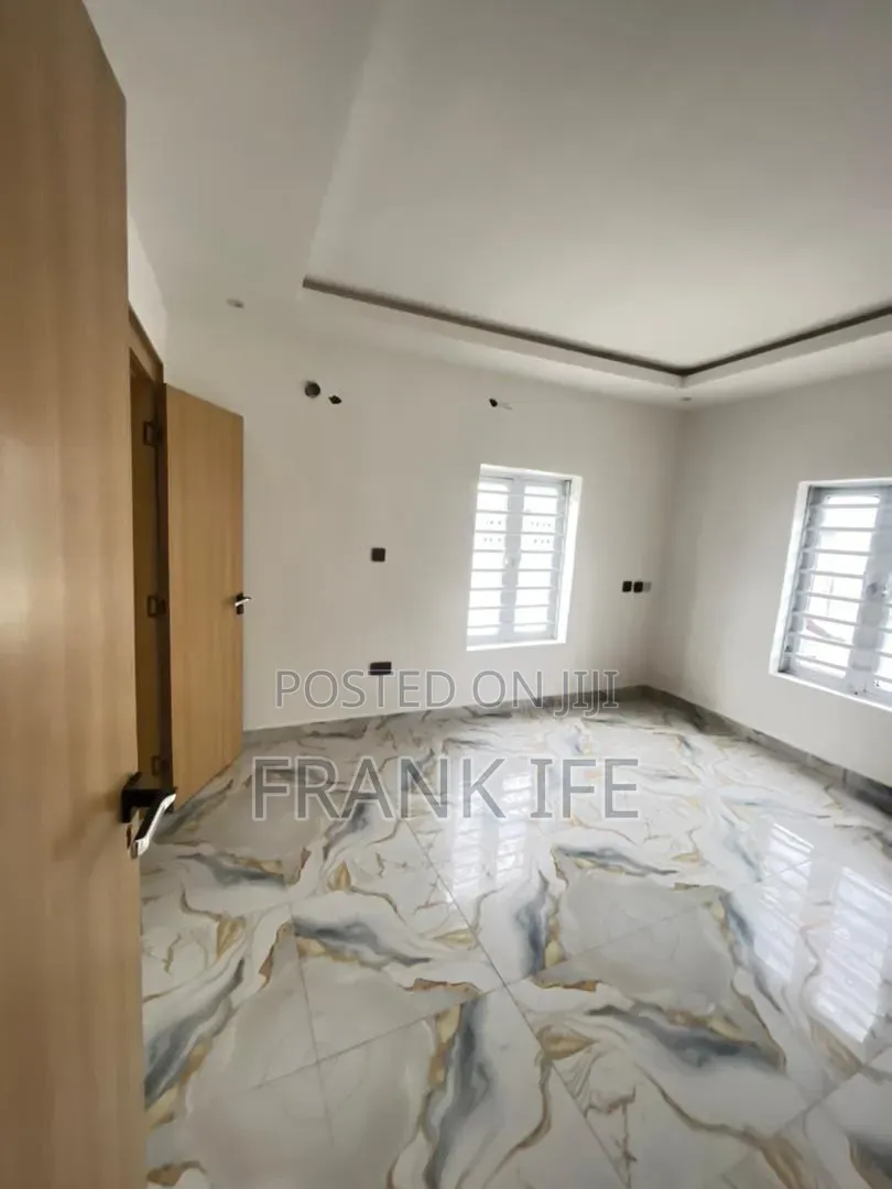 2bdrm Penthouse in Chevron for sale