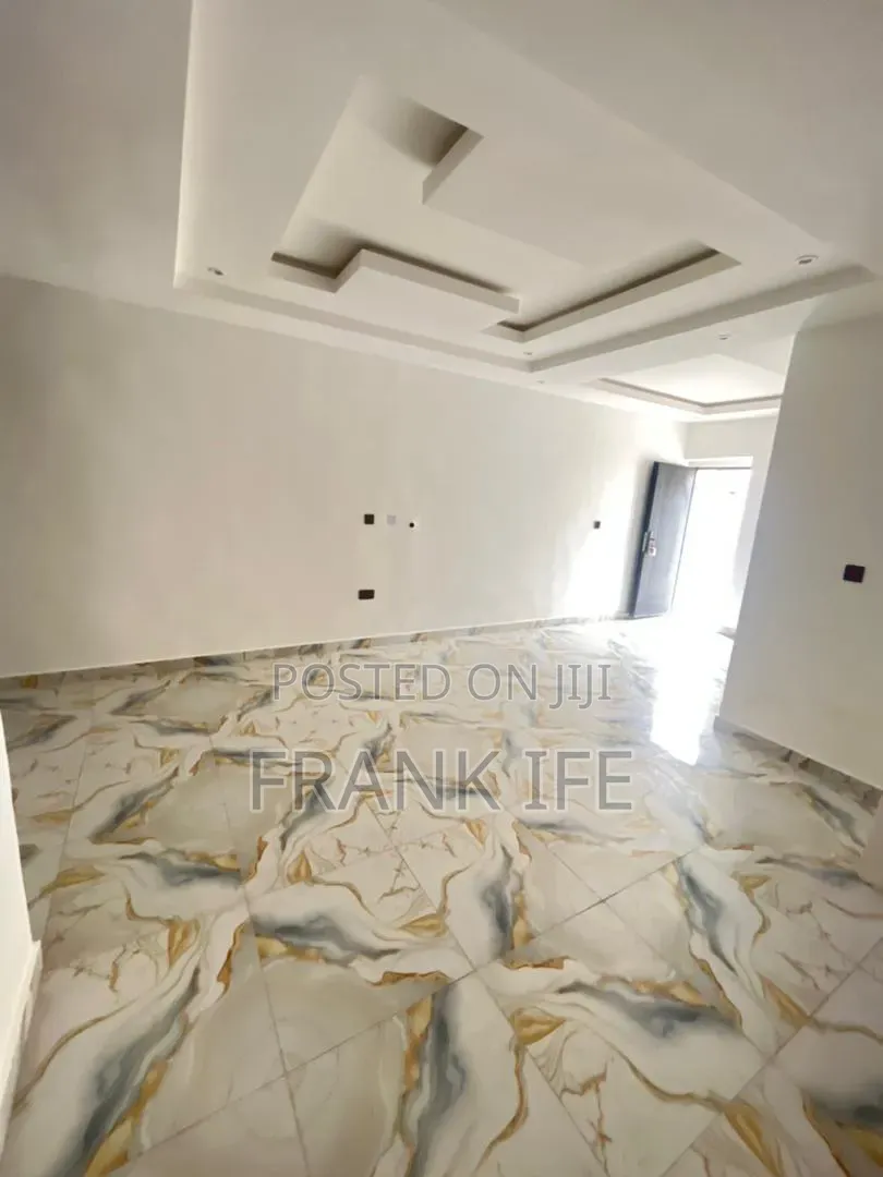 2bdrm Penthouse in Chevron for sale