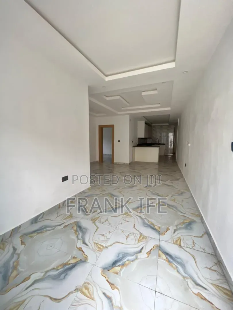2bdrm Penthouse in Chevron for sale