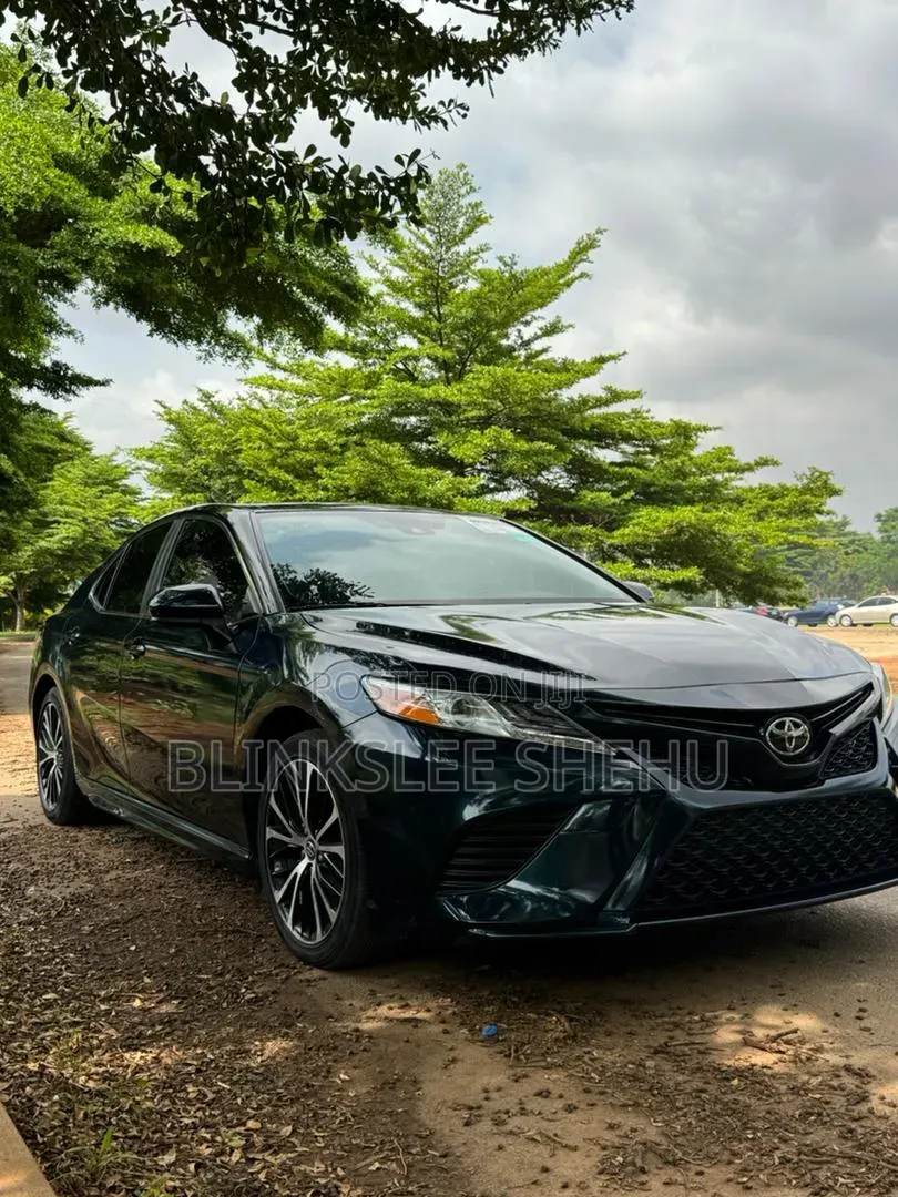 Toyota Camry 2019 Blue