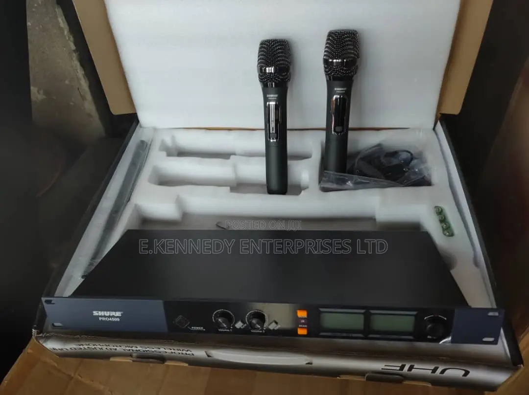 Shure Pro 4500 Professional Wireless Microphone (4 Antennas)