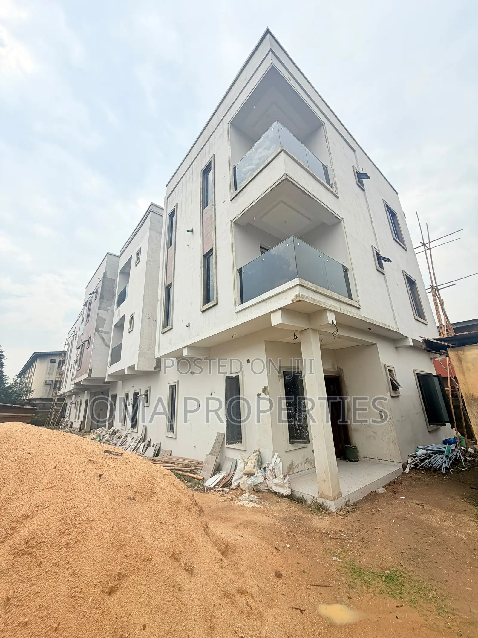 Furnished 3bdrm House in Oko-Oba for sale