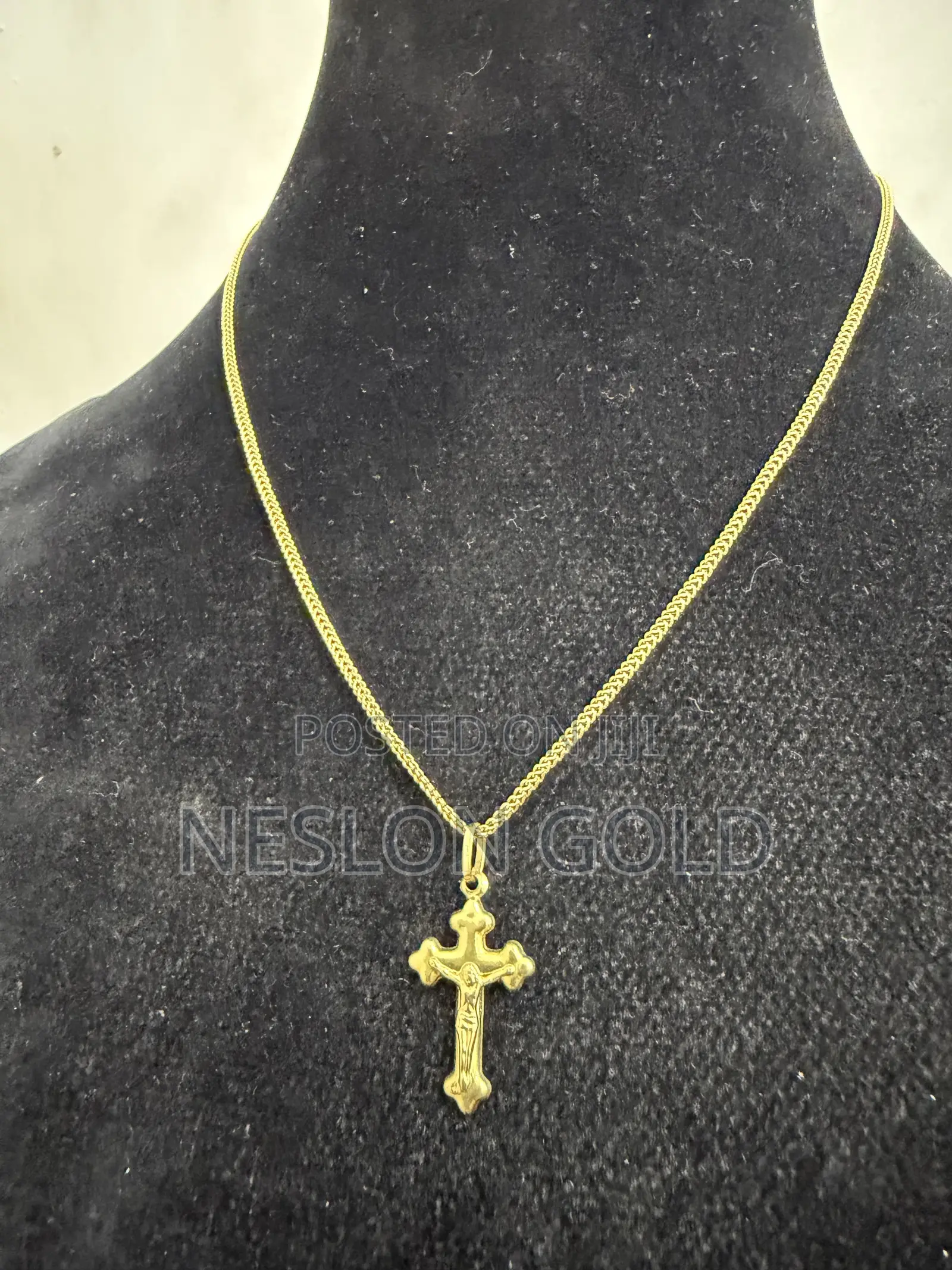 Italy 750 Pure 18karat Gold With Crucifix