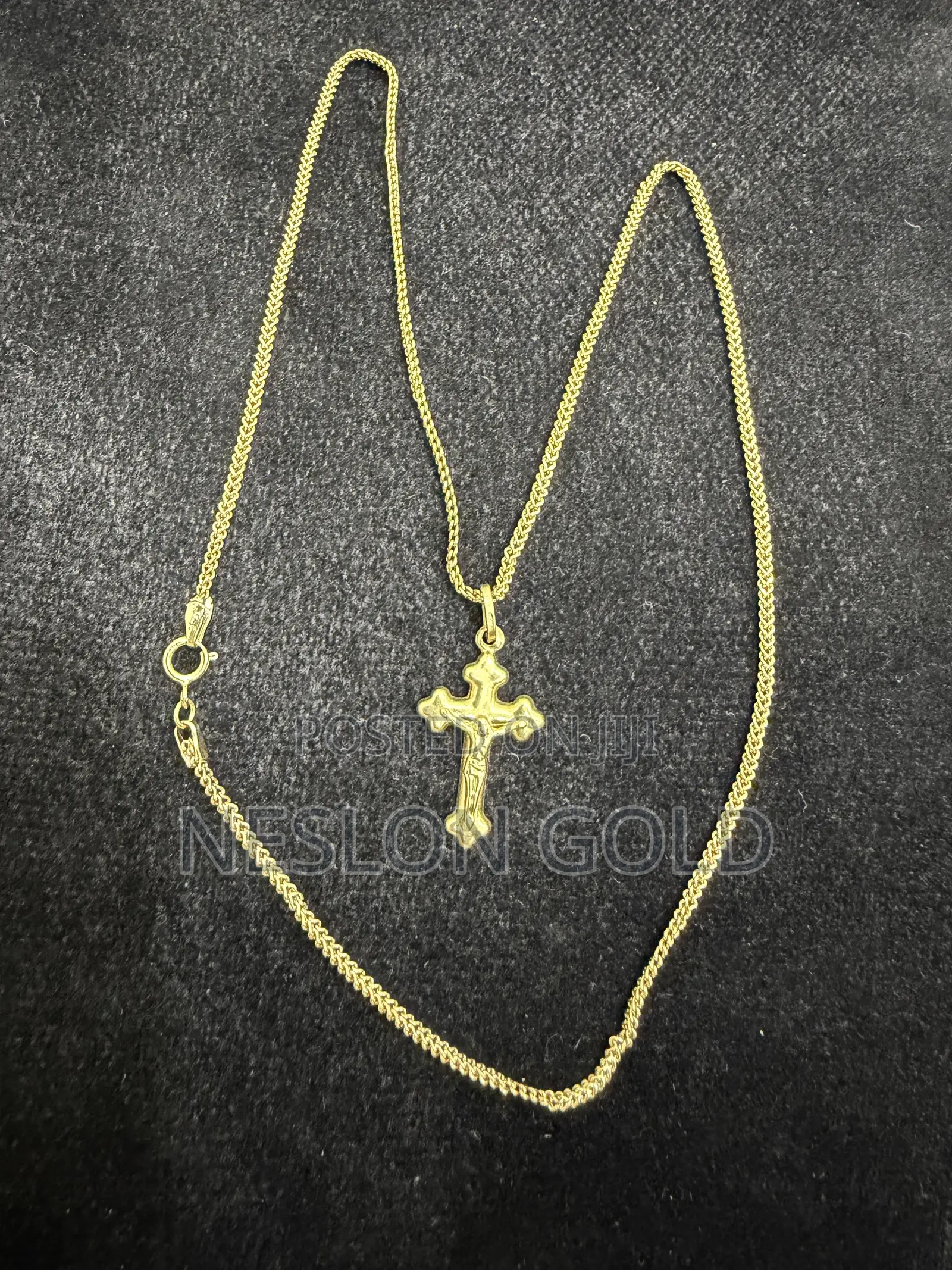 Italy 750 Pure 18karat Gold With Crucifix
