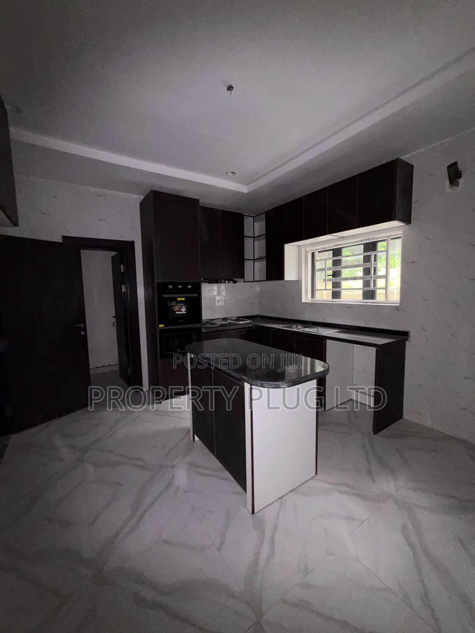 4bdrm Duplex in Idu for sale