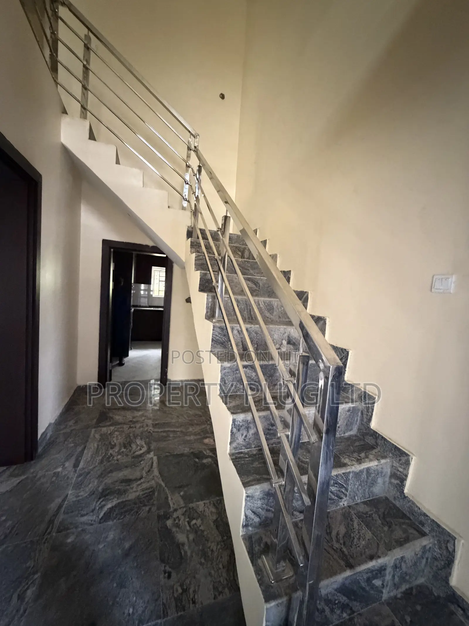 4bdrm Duplex in Idu for sale