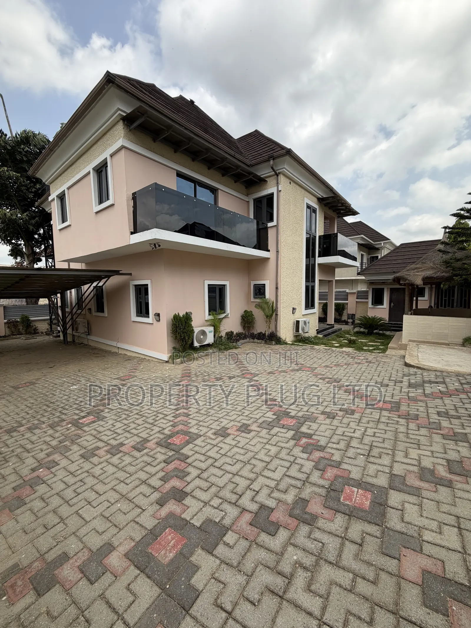 4bdrm Duplex in Idu for rent