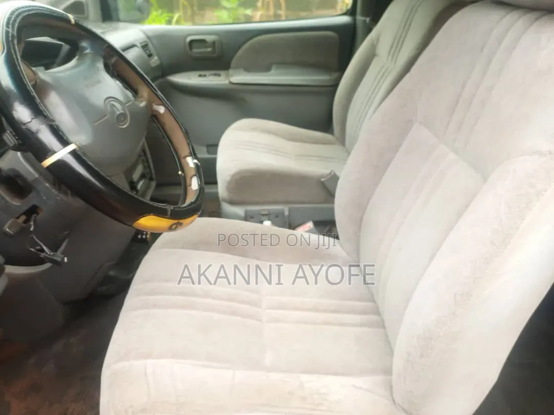 Toyota Sienna LE & 1 hatch 2000 Gray