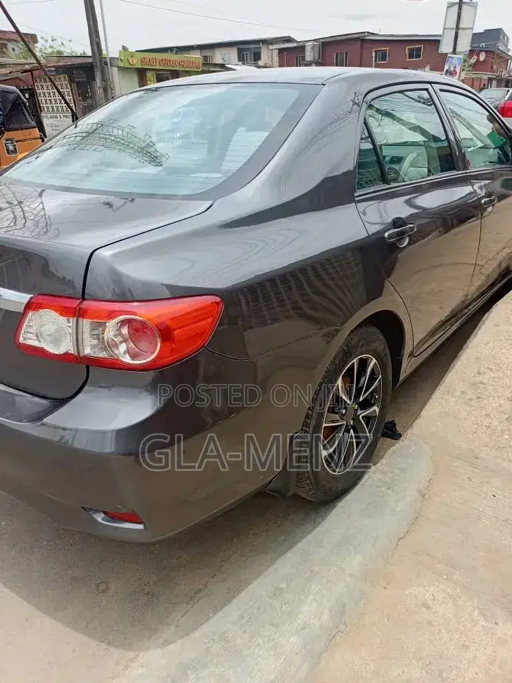 Toyota Corolla 2012 Gray