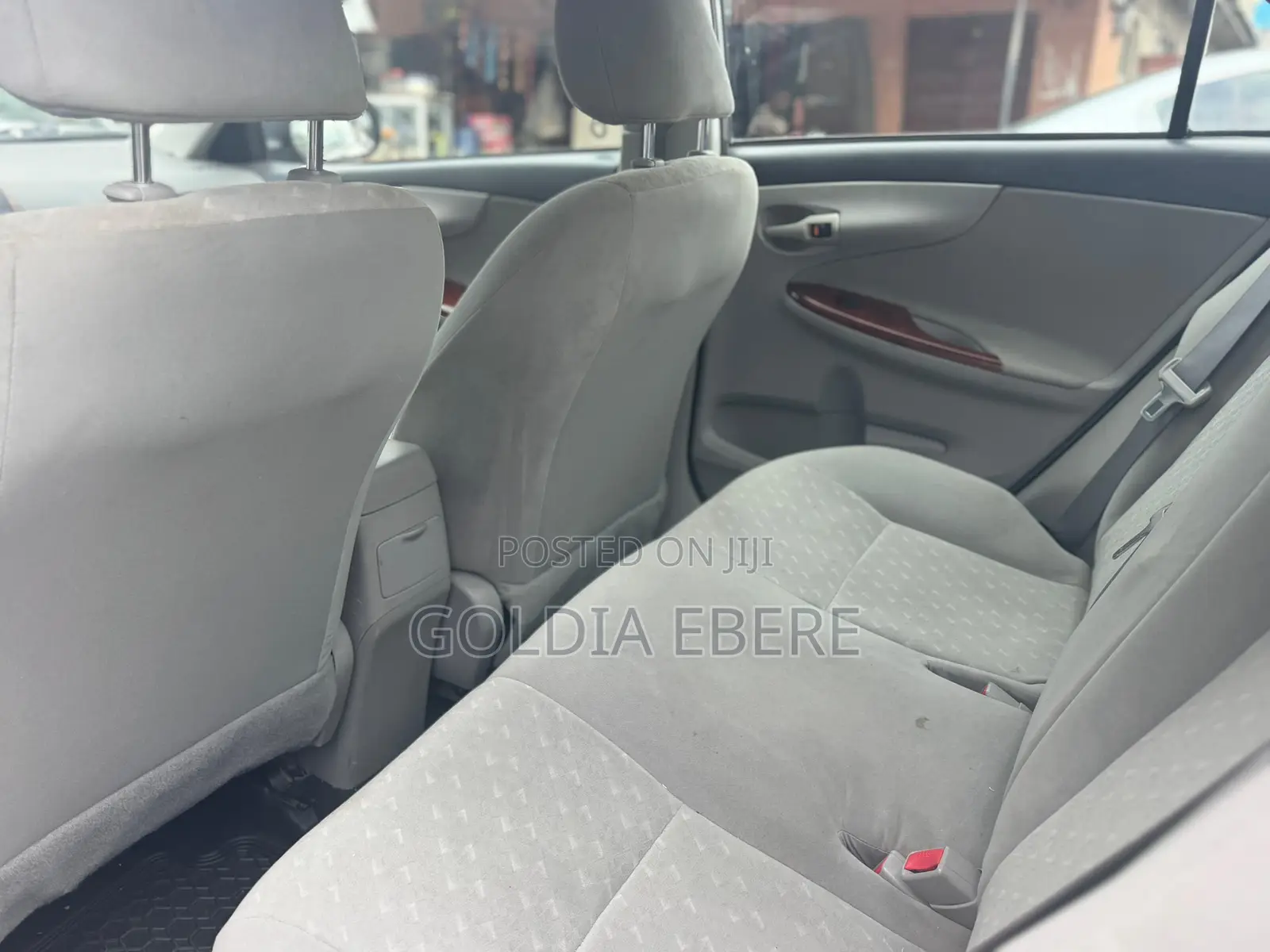 Toyota Corolla LE 4dr Sedan (1.8L 4cyl 4A) 2010 Silver
