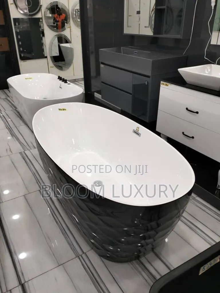 Oval Shape Acrylic Luxury Bathtub 