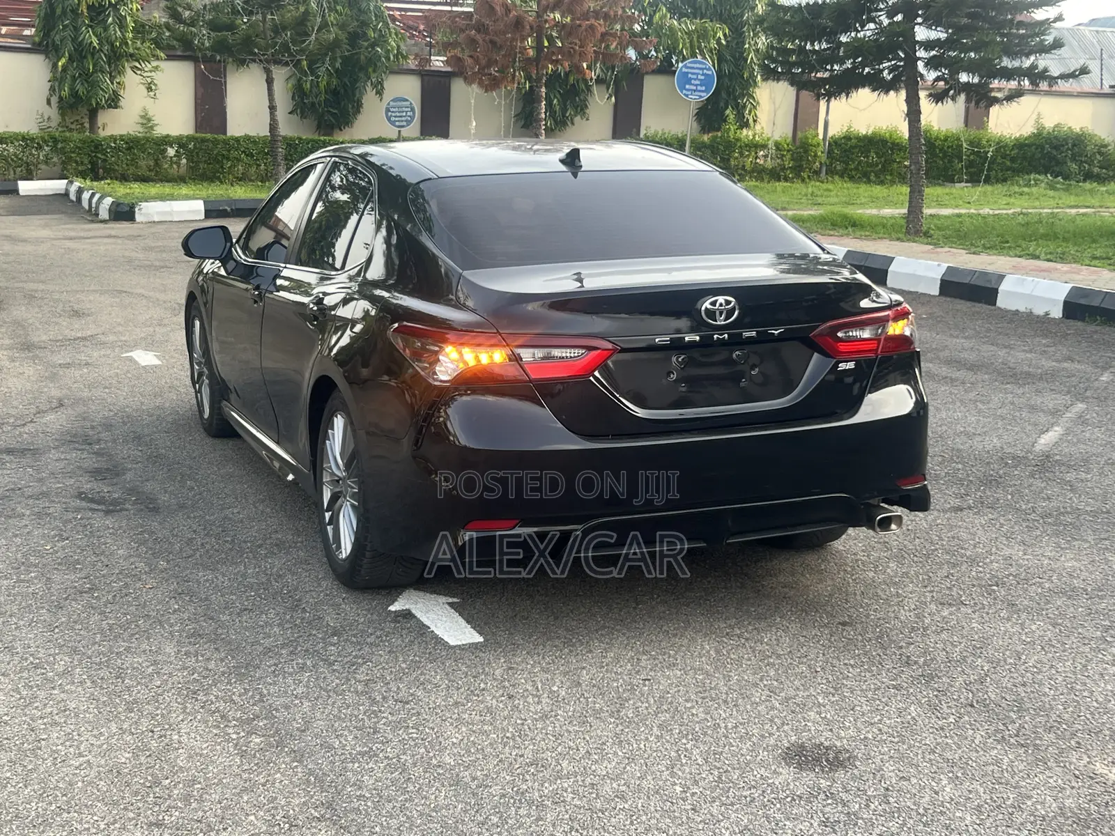 Toyota Camry SE 2021 Black