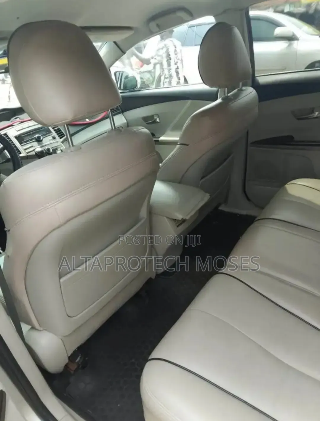 Toyota Venza LE 2010 Silver