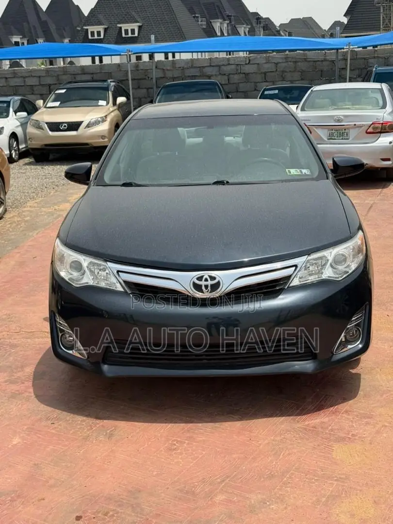 Toyota Camry LE 4dr Sedan (2.5L 4cyl 6A) 2013 Blue