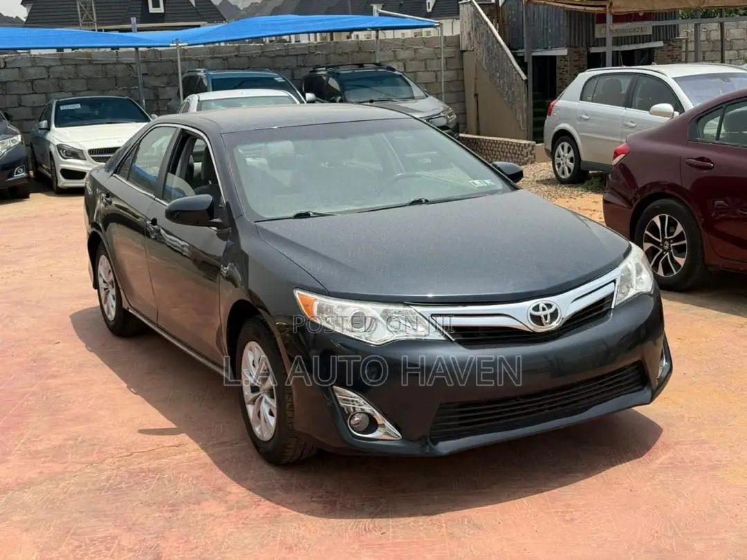 Toyota Camry LE 4dr Sedan (2.5L 4cyl 6A) 2013 Blue
