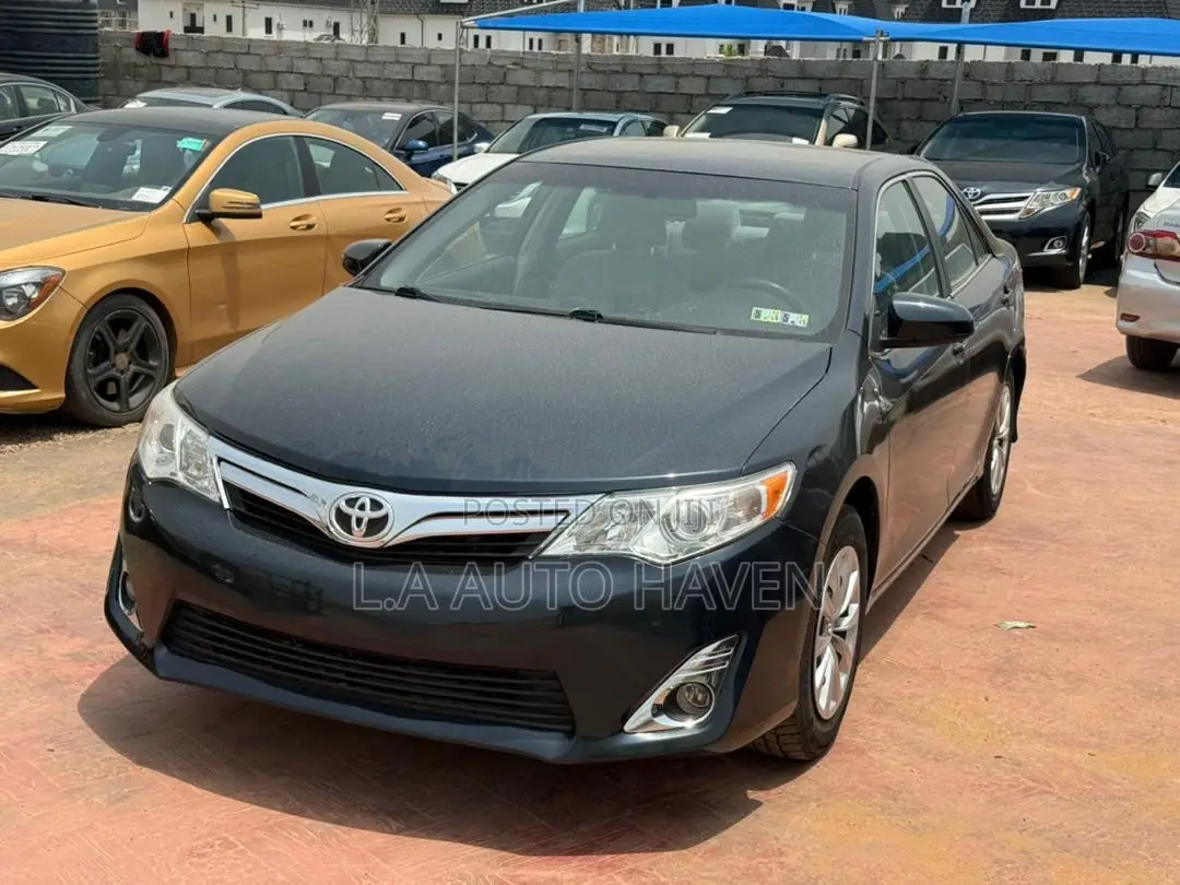 Toyota Camry LE 4dr Sedan (2.5L 4cyl 6A) 2013 Blue