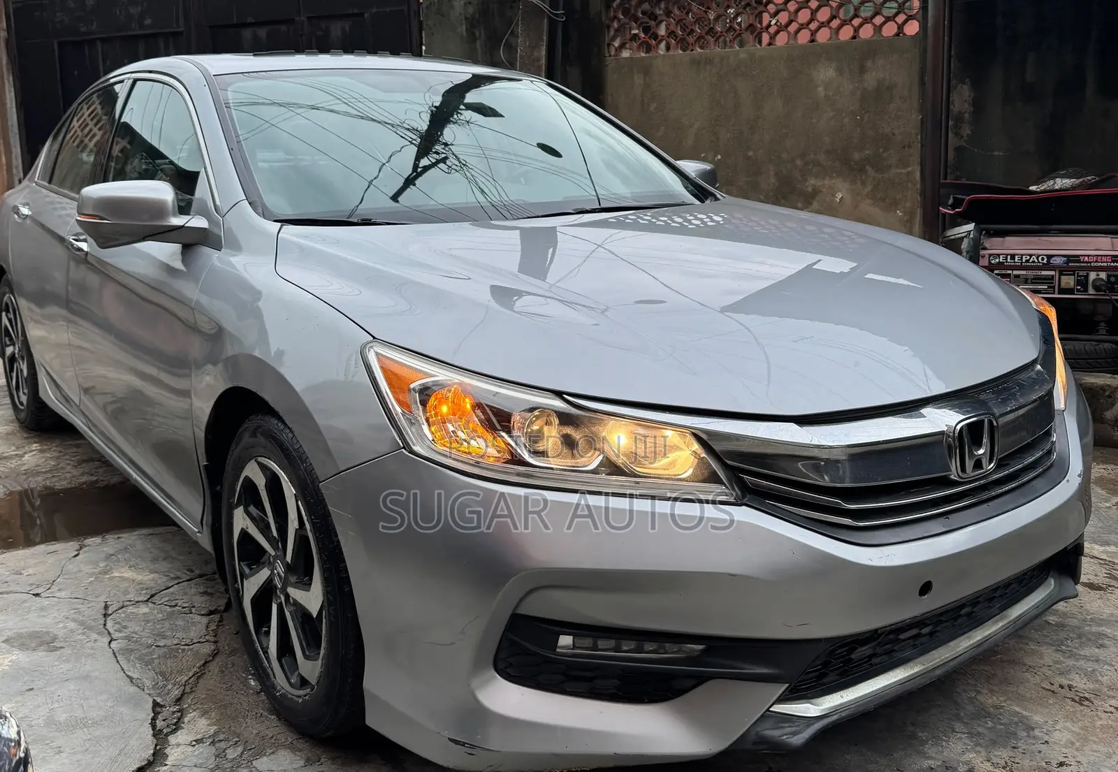 Honda Accord Touring 4dr Sedan FWD (3.5L 6cyl 6A) 2016 Silver