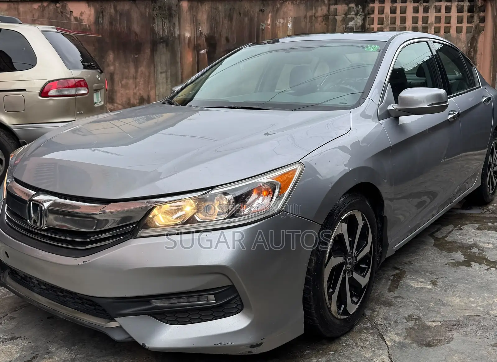 Honda Accord Touring 4dr Sedan FWD (3.5L 6cyl 6A) 2016 Silver