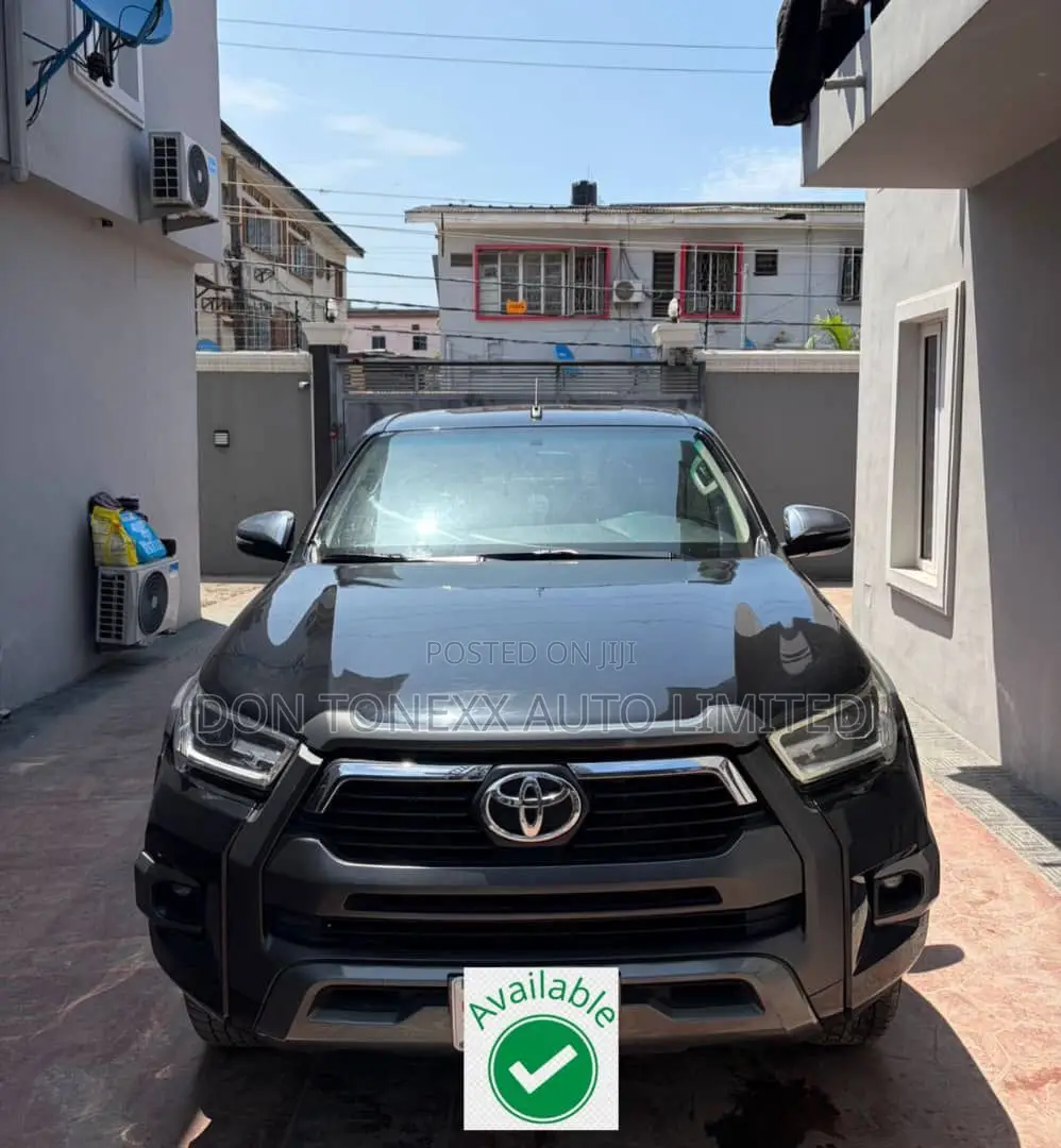 Toyota Hilux SR5 4x4 2019 Black