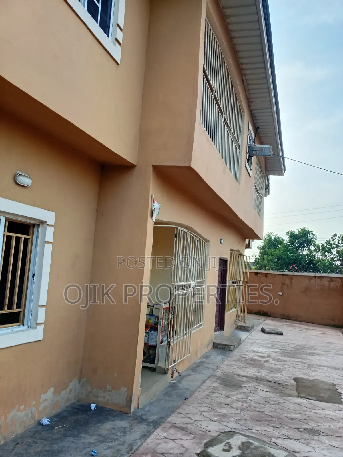 16bdrm Block of Flats in Ojik Properties., Owerri for sale