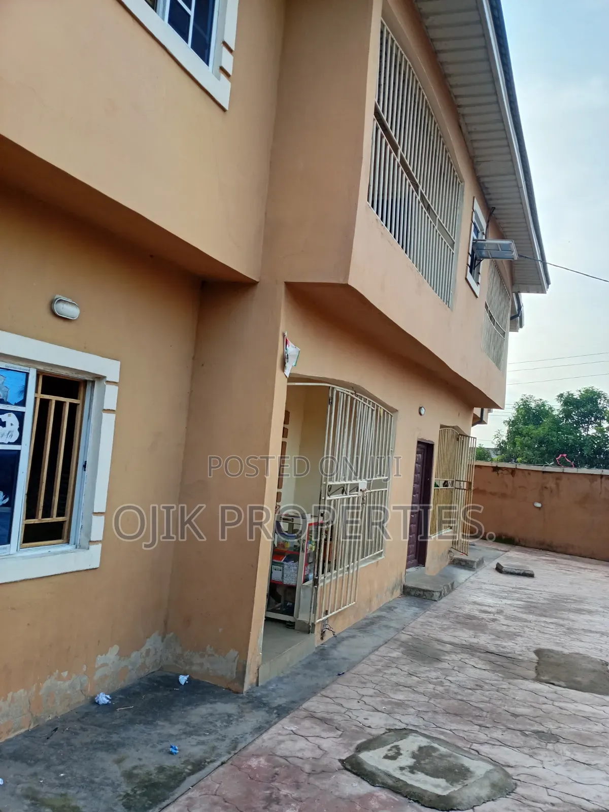 16bdrm Block of Flats in Ojik Properties., Owerri for sale