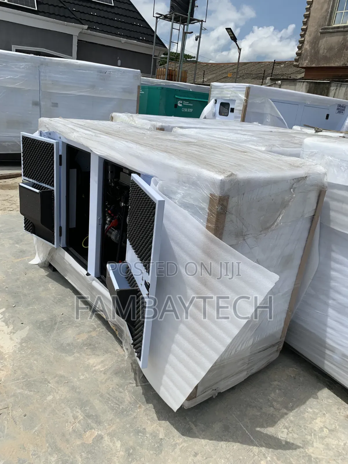 Premium Perkins 25kva Soundproof Diesel Generator