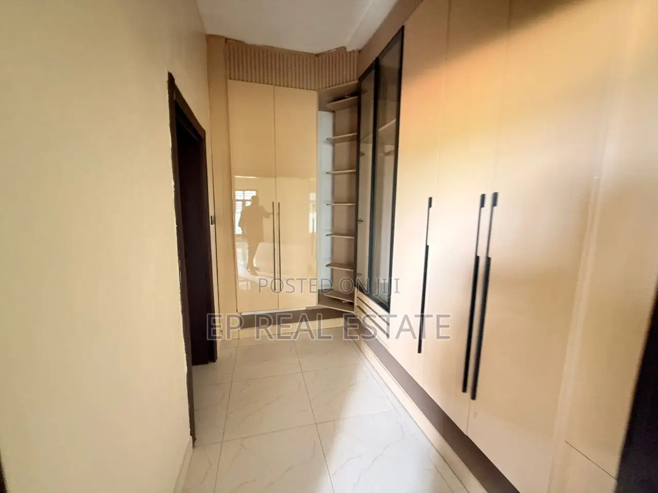 5bdrm Duplex in Gwarinpa for sale