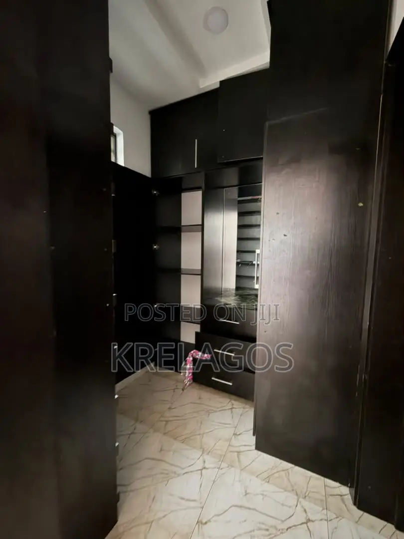 5bdrm Duplex in Ikate for rent
