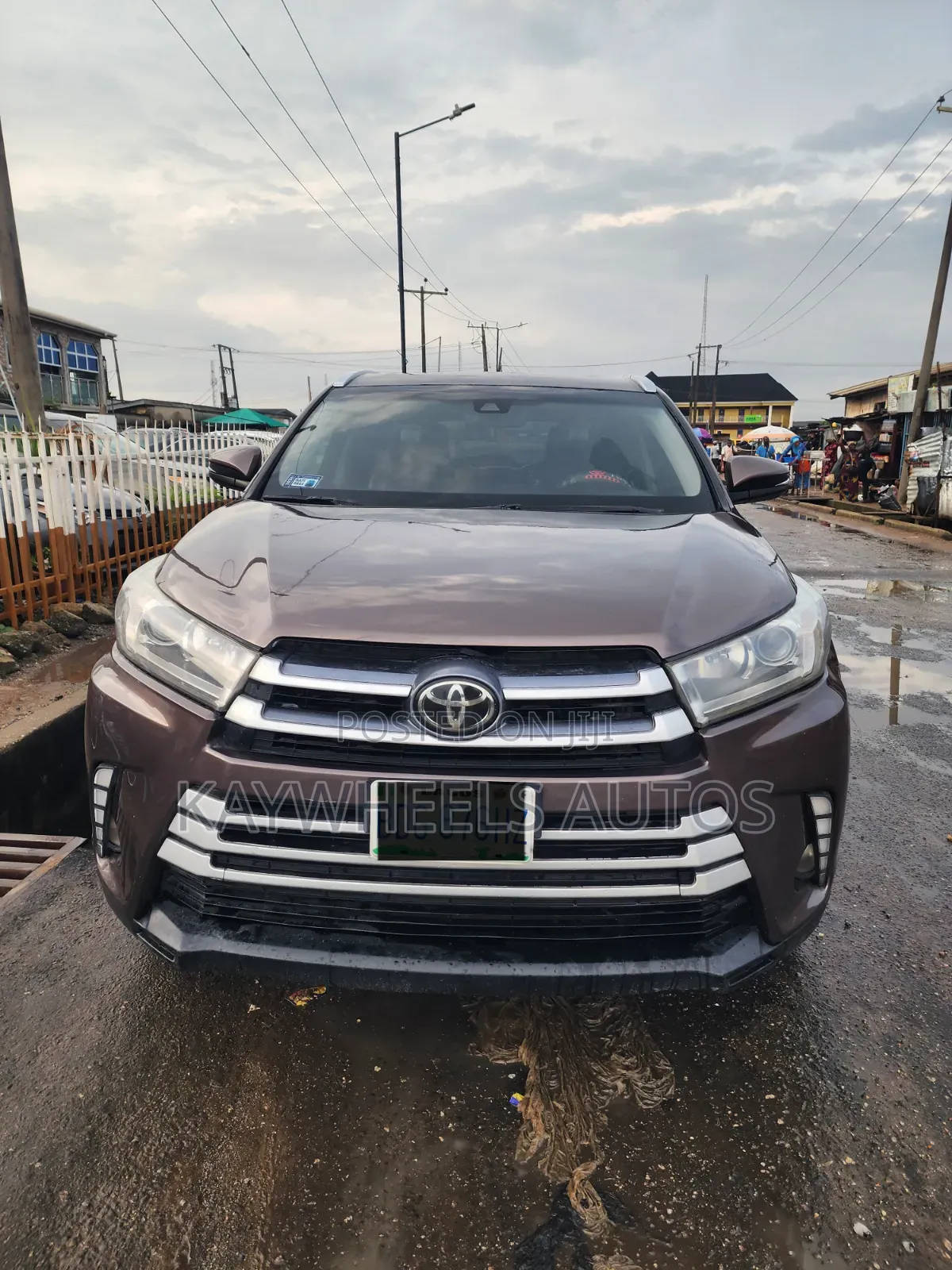 Toyota Highlander XLE 4x2 V6 (3.5L 6cyl 8A) 2018 Brown