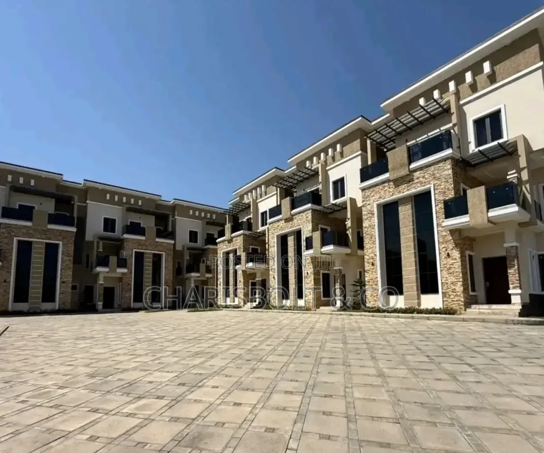 4bdrm Townhouse/Terrace in Jahi for sale
