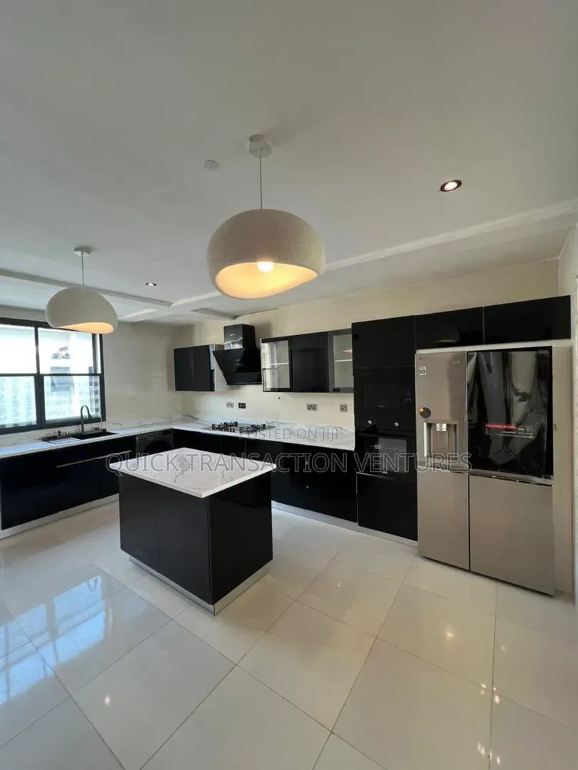 3bdrm Block of Flats in Richmond Pearl, Lekki Phase 1 for sale