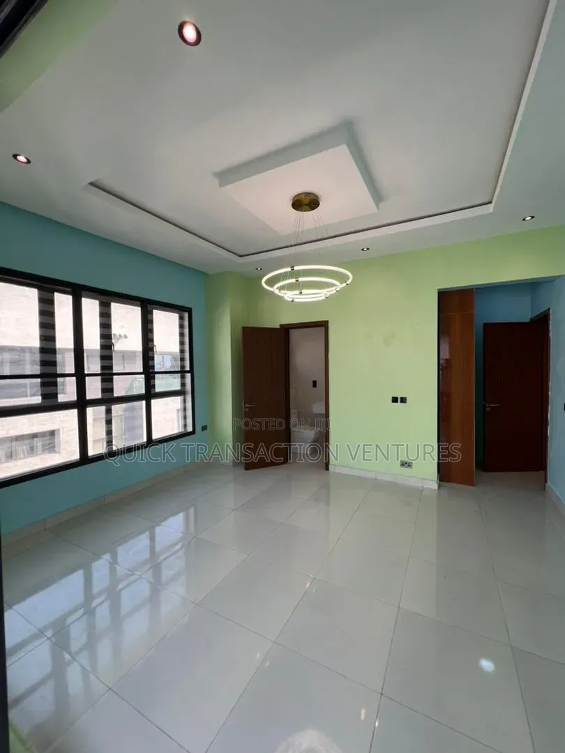 3bdrm Block of Flats in Richmond Pearl, Lekki Phase 1 for sale