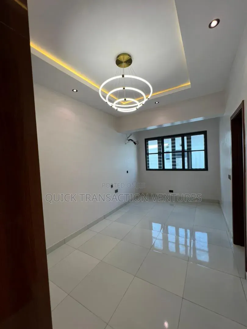 3bdrm Block of Flats in Richmond Pearl, Lekki Phase 1 for sale