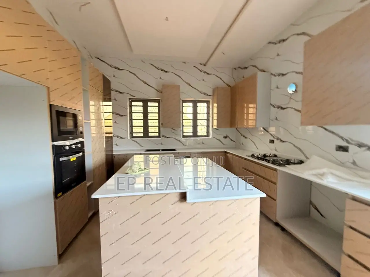 5bdrm Duplex in Gwarinpa for sale