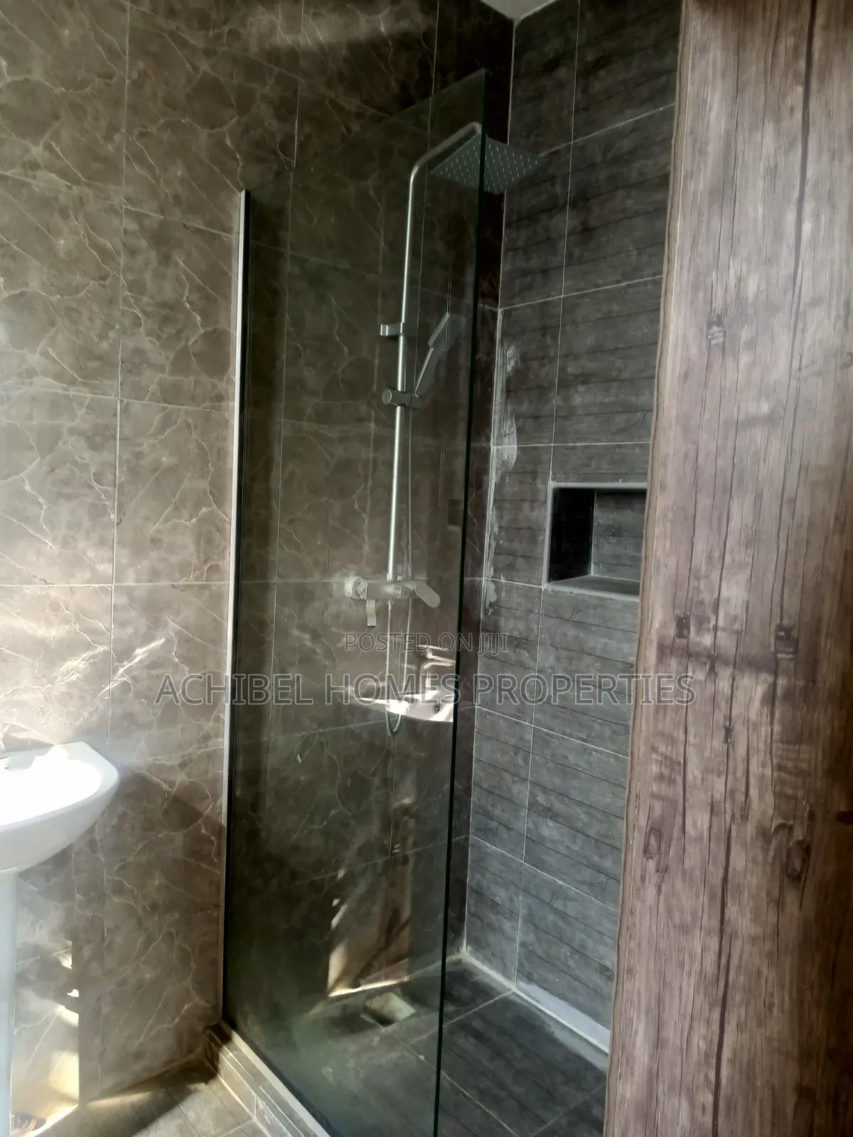 2bdrm Apartment in Near Oba Musa, Lekki Phase 2 for sale