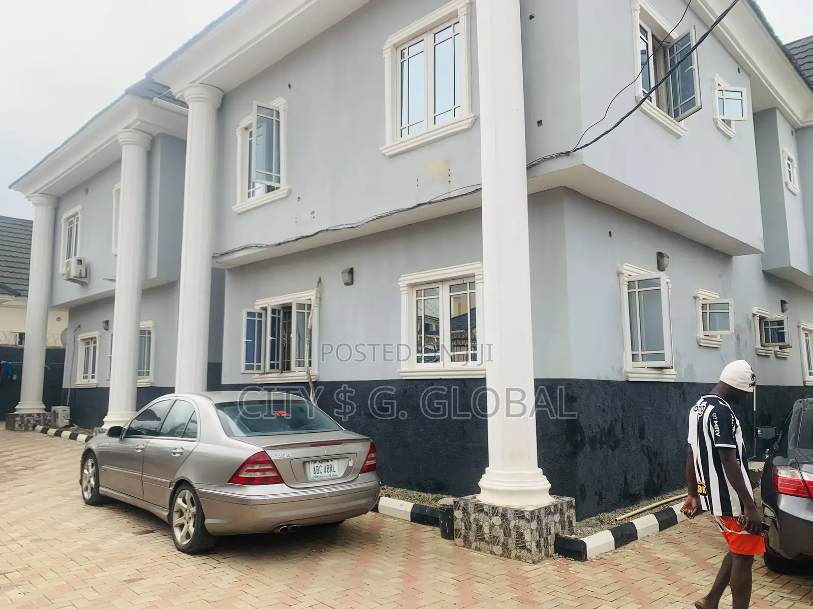 3 Bedroom Block of Flat Upstairs