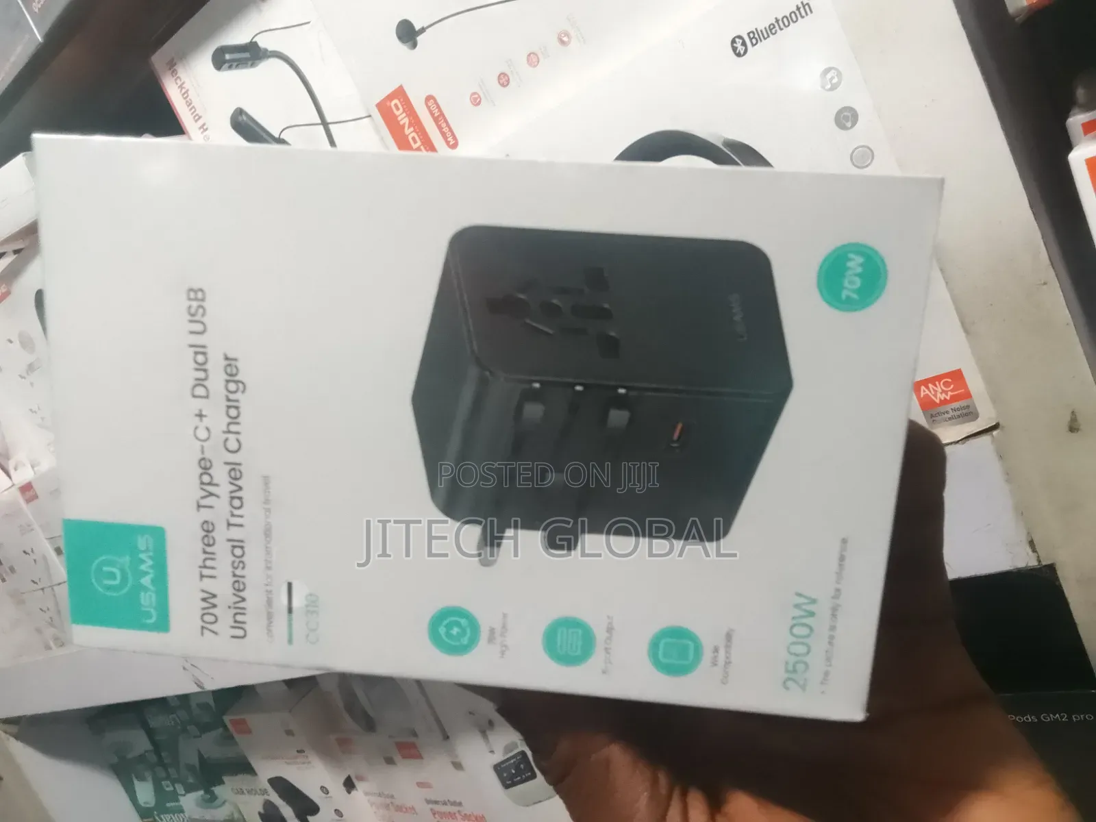 Usams Cc310 70w Universal Travel Charger Three Usb-C Two Usb-a Ports
