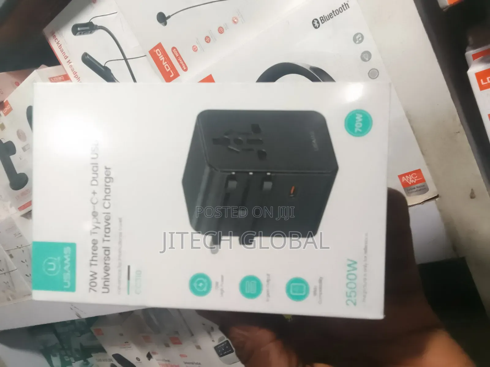 Usams Cc310 70w Universal Travel Charger Three Usb-C Two Usb-a Ports