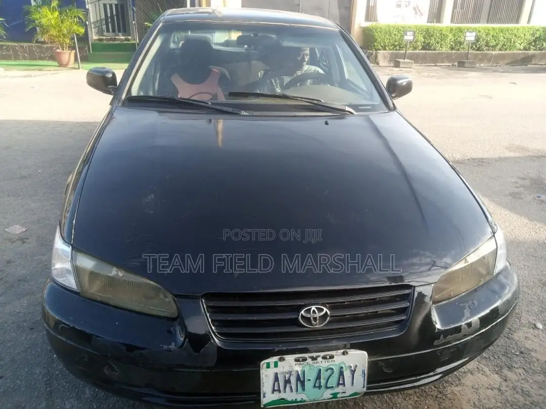 Toyota Camry LE 4dr Sedan (2.2L 4cyl 4A) 2000 Black