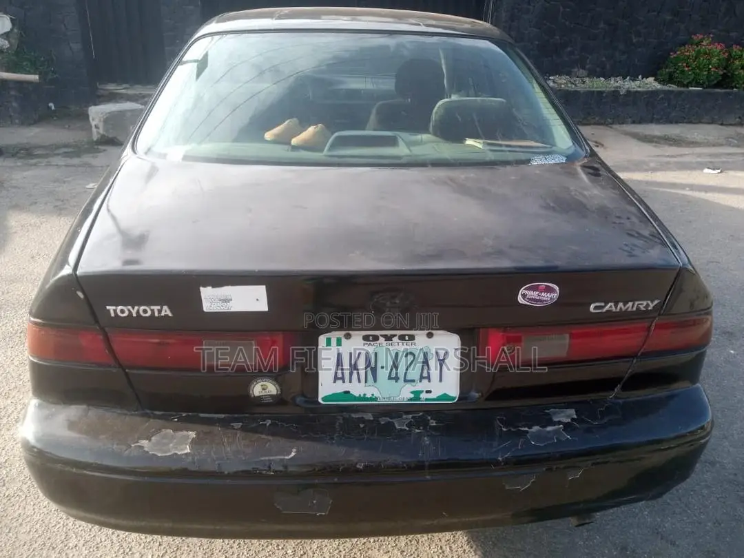 Toyota Camry LE 4dr Sedan (2.2L 4cyl 4A) 2000 Black